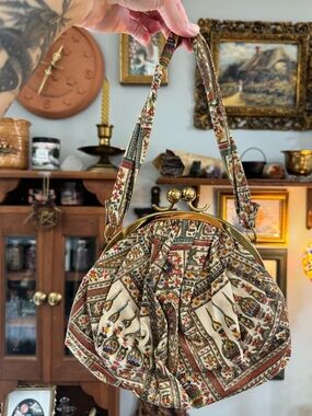 Vintage 1950s/60s Ingber Tapestry Purse with Kiss Lock Closure